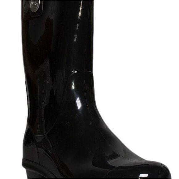 Ugg black rainboots with ugg lining.  Sienna boots - Picture 2 of 4